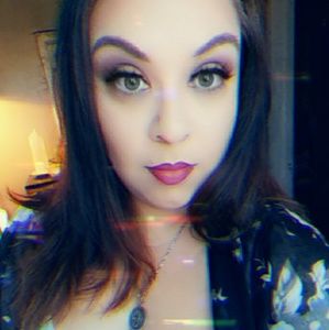 Meet your Posher, Claudia